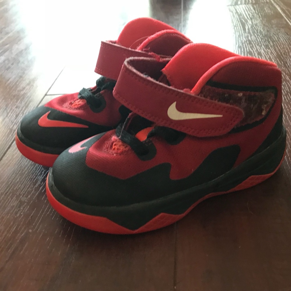 Toddler Lebron Nike size 7 toddler. Red. EUC
